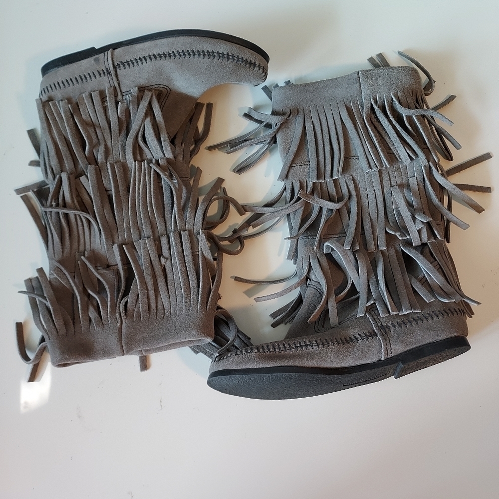 MINNETONKA 3 layer fringe boots